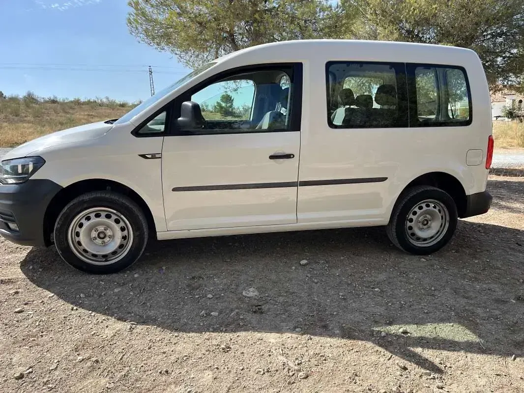 Usado VW Caddy 122 CV (89 kW) 2020 Blanco Monovolumen