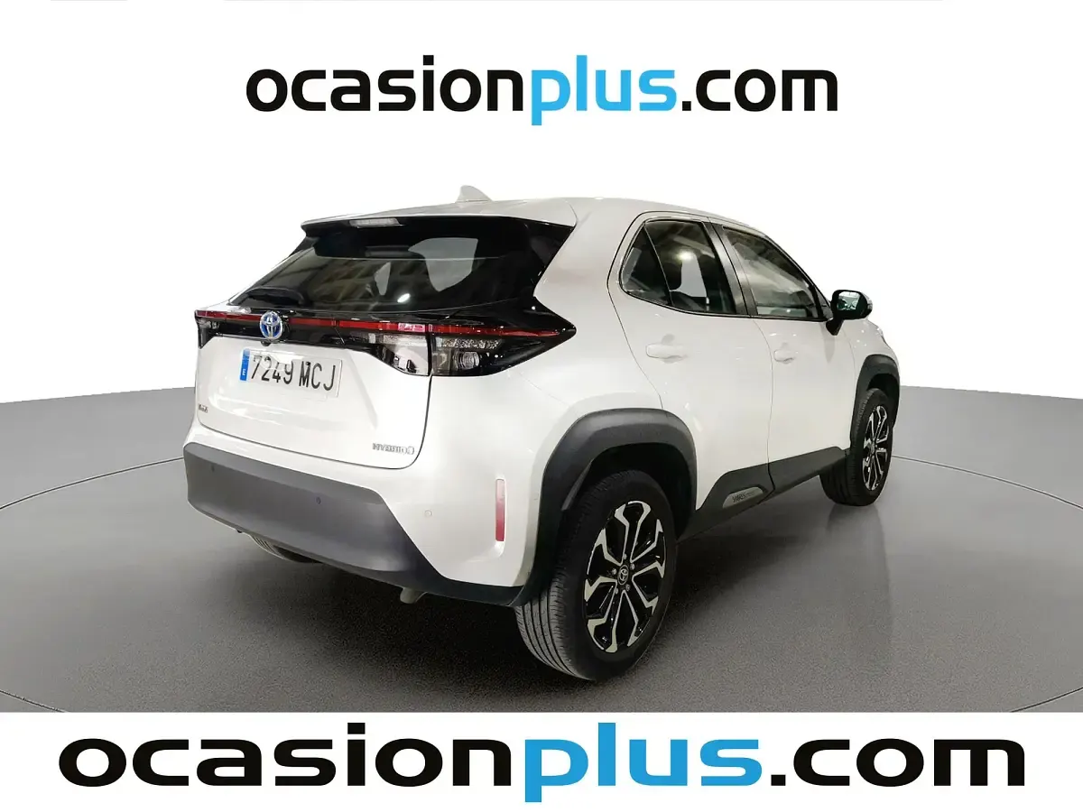 Usado Toyota Yaris Hybrid Active 116 CV (85 kW) 2022 Blanco SUV