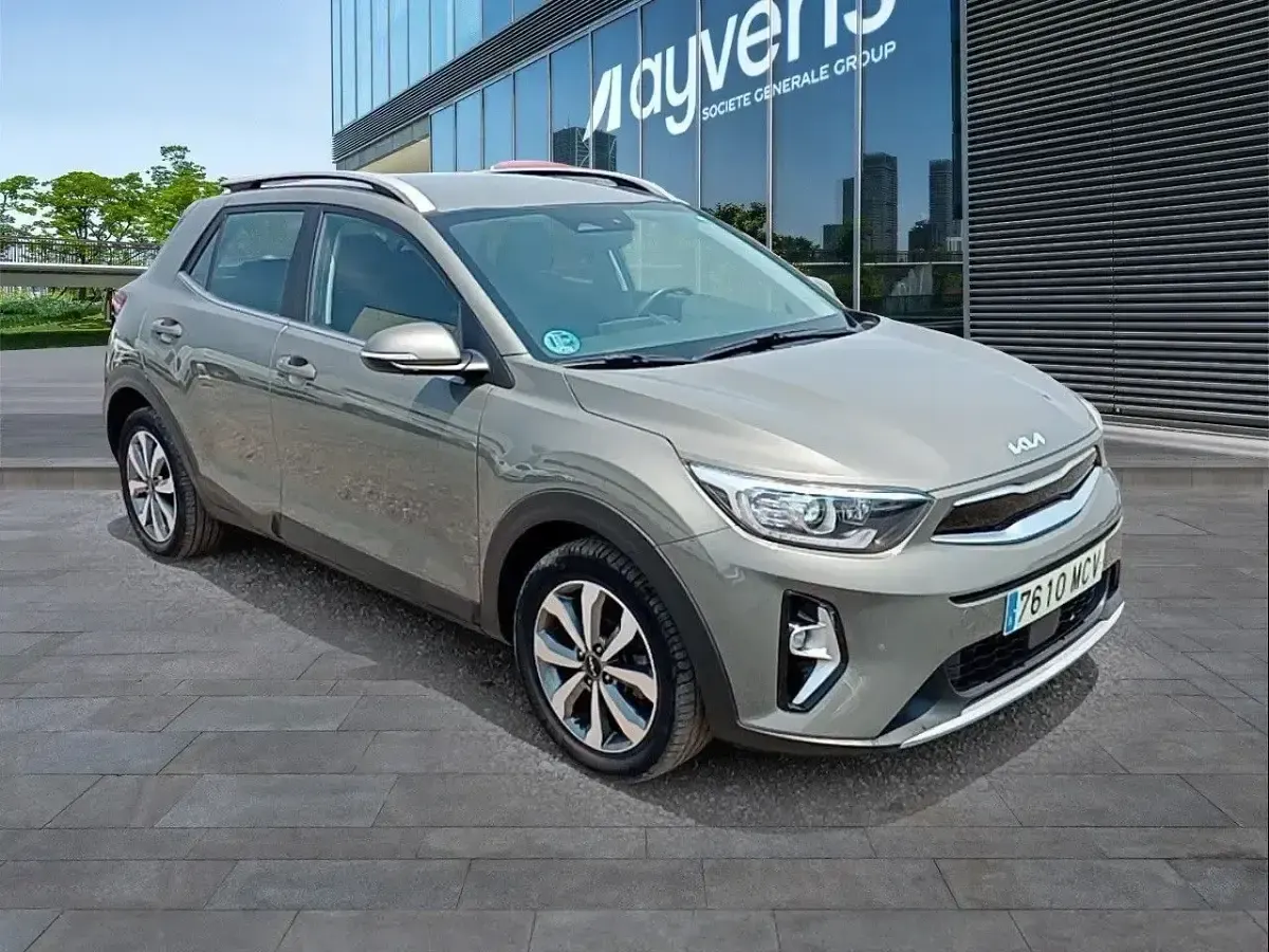 Usado Kia Stonic 120 CV (88 kW) 2022 Verde SUV