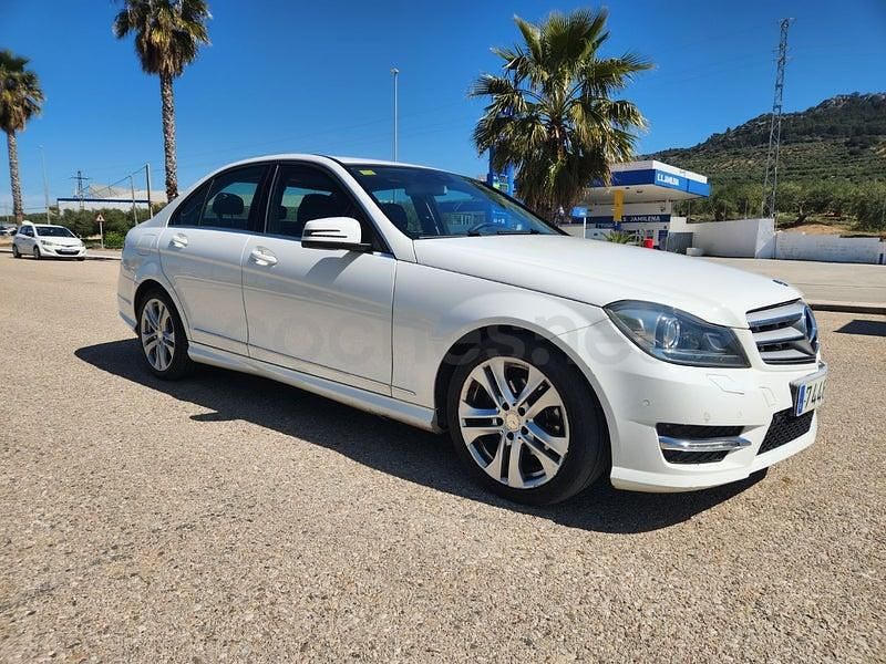 Usado Mercedes C200 Avantgarde 136 CV (100 kW) 2013 Blanco Berlina