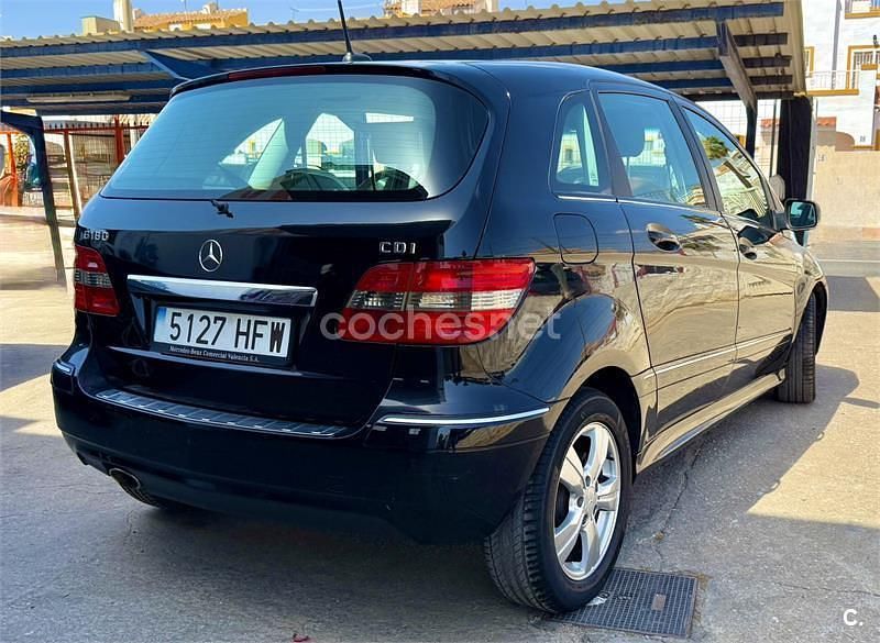 Usado Mercedes B180 109 CV (80 kW) 2009 Negro Monovolumen