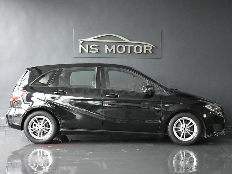 Usado Mercedes B180 109 CV (80 kW) 2015 Negro Utilitario