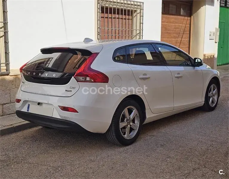 Usado Volvo V40 Kinetic 115 CV (84 kW) 2013 Blanco Berlina