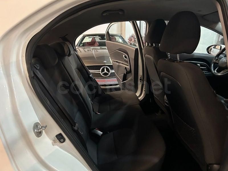 Usado Kia Rio 85 CV (62 kW) 2014 Blanco Berlina