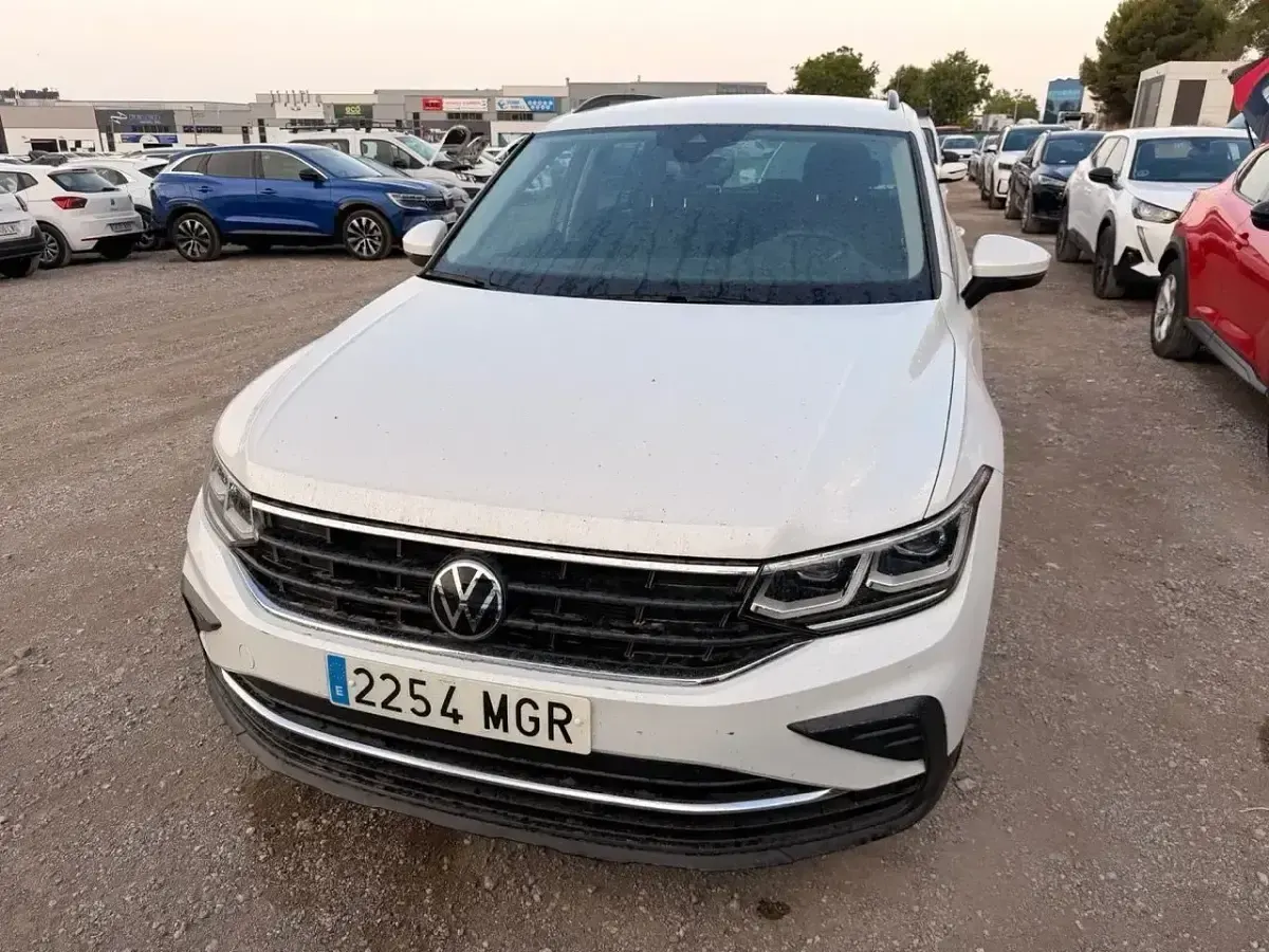 Usado VW Tiguan Life 150 CV (110 kW) 2023 Blanco SUV
