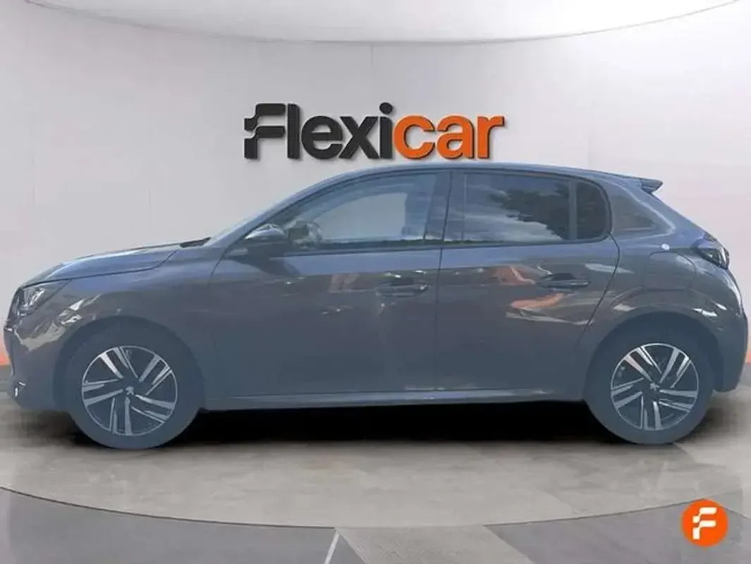 Usado Peugeot 208 Allure 101 CV (74 kW) 2023 Gris Utilitario