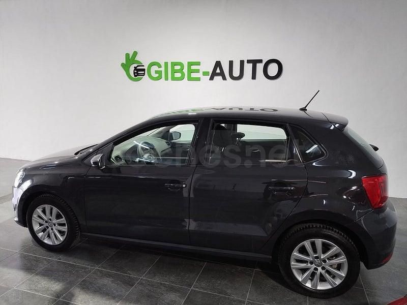 Usado VW Polo Advance 90 CV (66 kW) 2015 Gris / plata Berlina