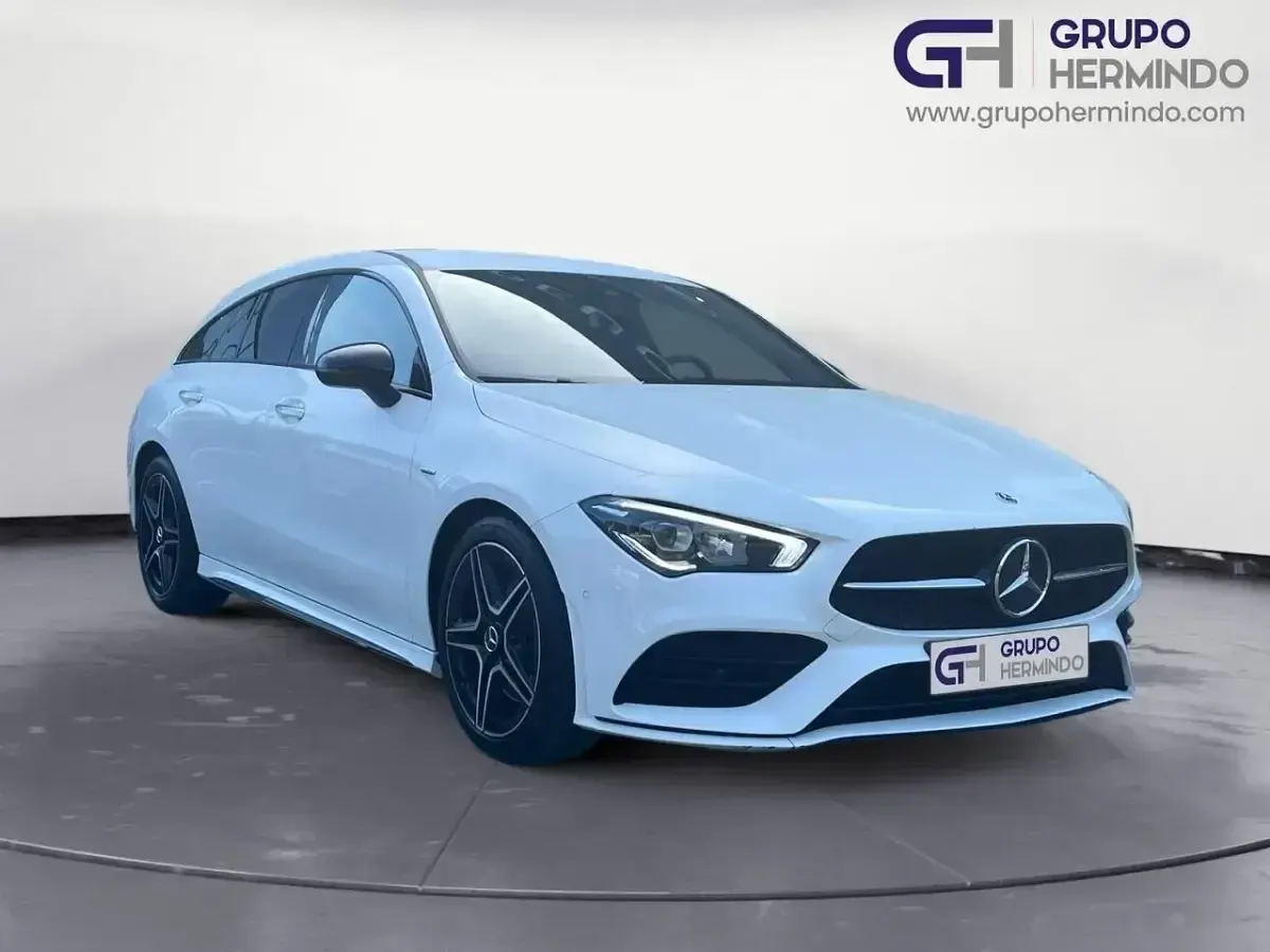 Usado Mercedes CLA200 Shooting Brake AMG line Plus 150 CV (110 kW) 2021 Blanco Familiar
