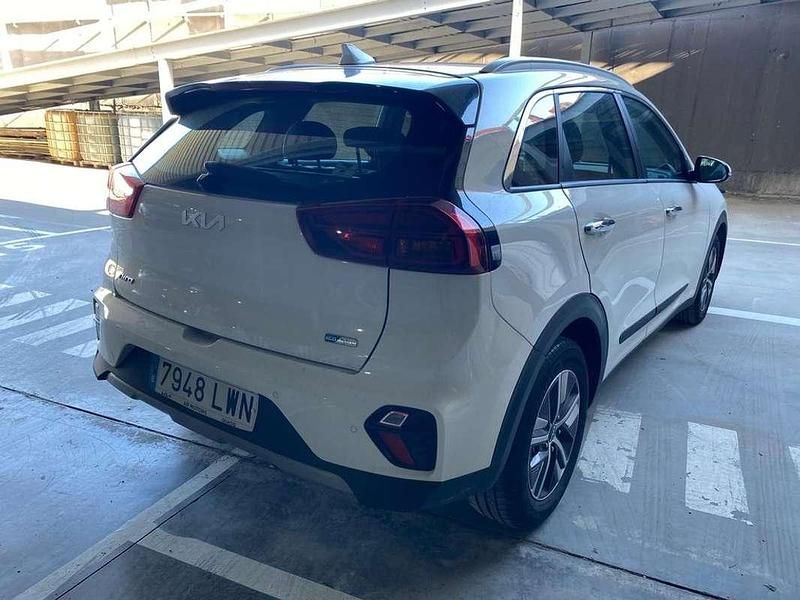 Usado Kia Niro 141 CV (103 kW) 2022 Blanco SUV