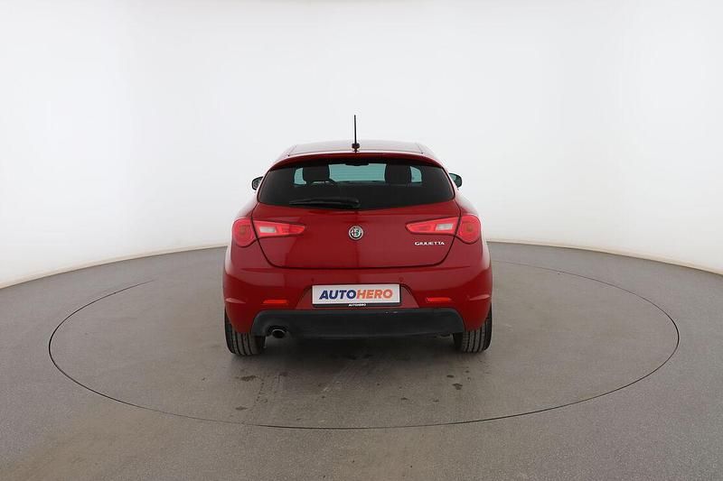 Usado Alfa Romeo Giulietta Super 121 CV (88 kW) 2017 Rojo Utilitario