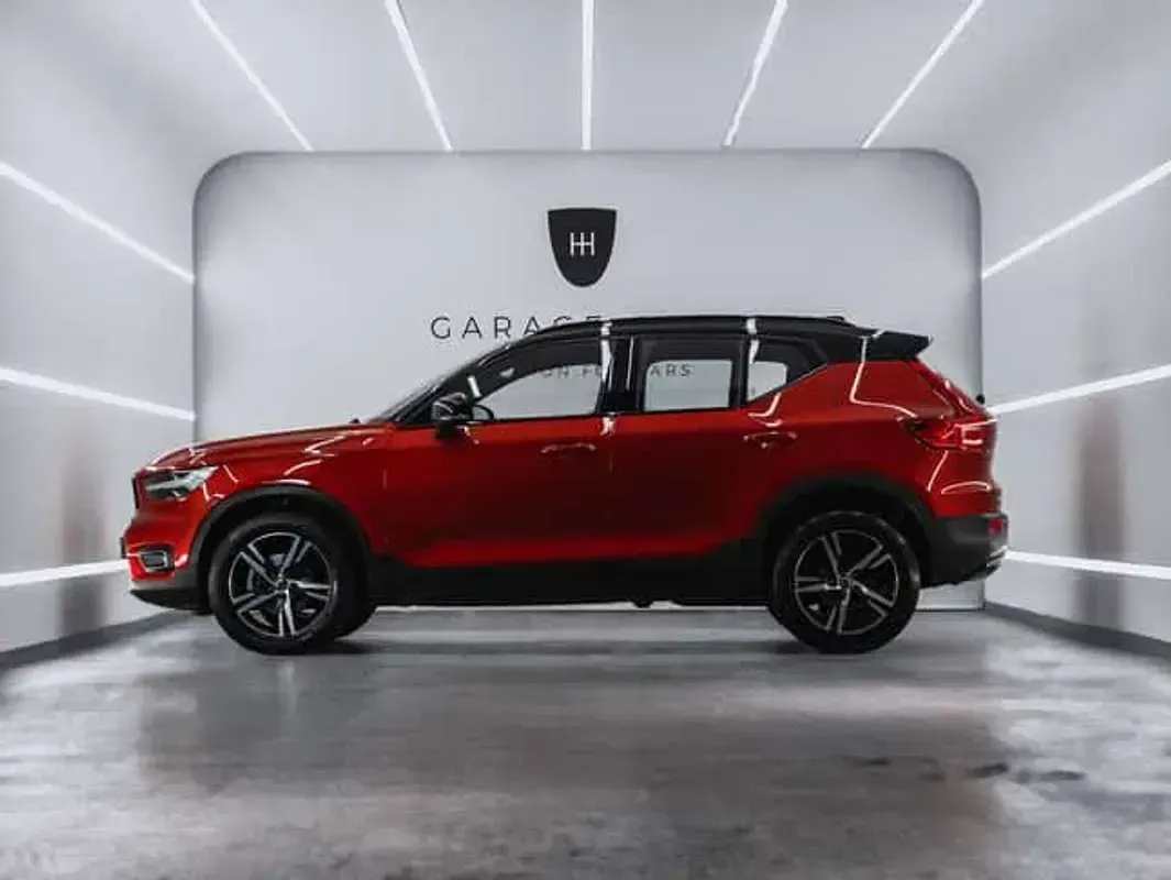 Usado Volvo XC40 Momentum 163 CV (119 kW) 2021 Rojo SUV