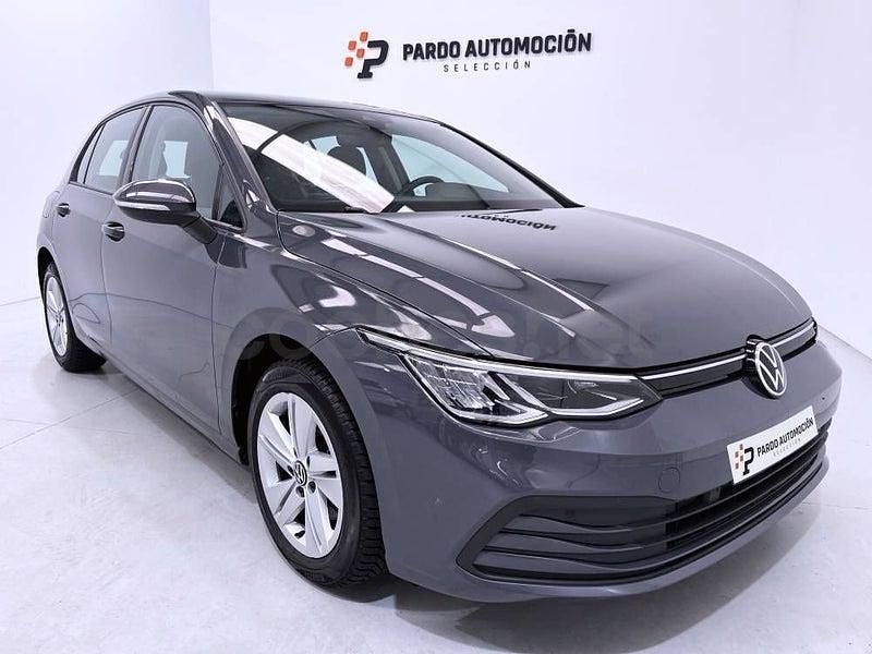 Usado VW Golf VIII Life 115 CV (84 kW) 2020 Gris / plata Berlina