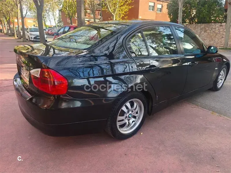 Usado BMW 318 122 CV (89 kW) 2006 Negro Berlina