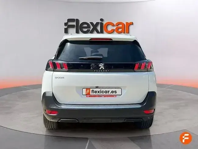 Usado Peugeot 5008 Allure 130 CV (95 kW) 2024 Blanco SUV