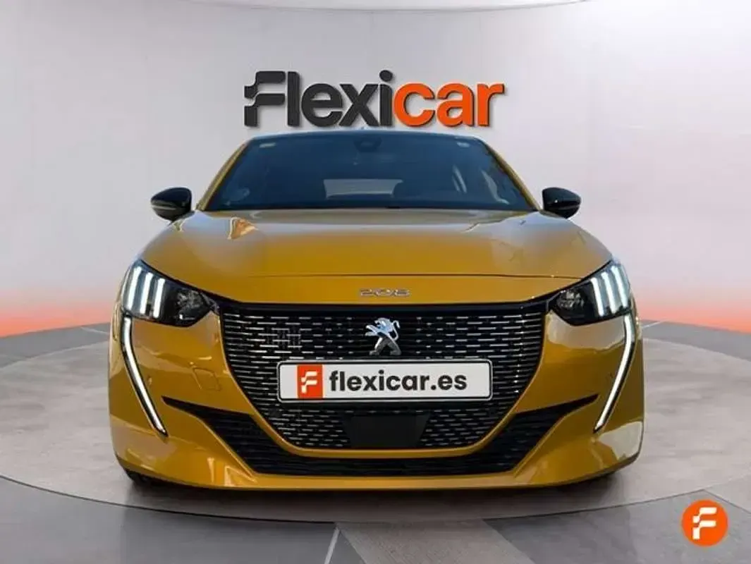 Usado Peugeot 208 GT-line 131 CV (96 kW) 2020 Amarillo Utilitario