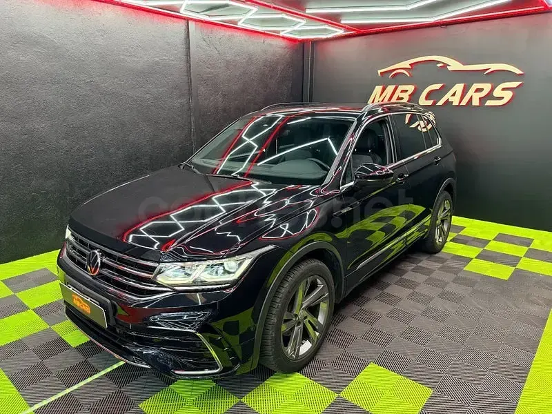Usado VW Tiguan R-line 150 CV (110 kW) 2021 Negro SUV