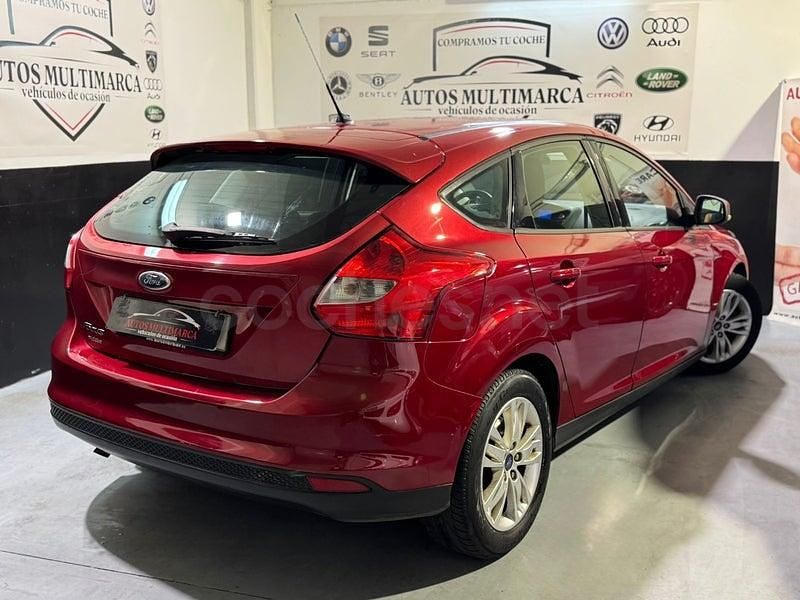 Usado Ford Focus Trend 115 CV (84 kW) 2013 Granate Berlina