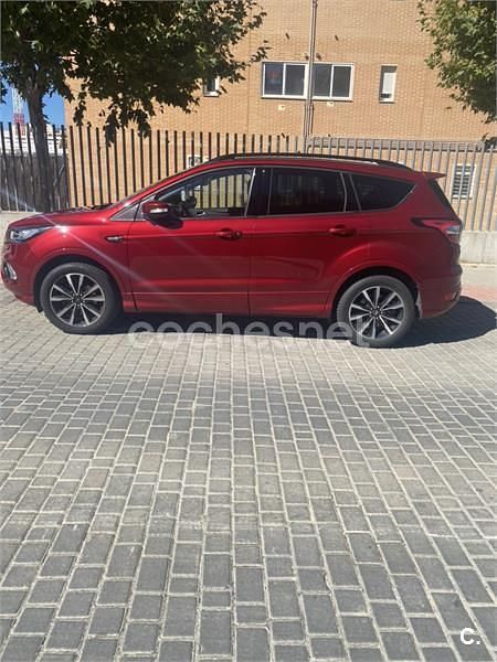 Usado Ford Kuga ST-Line 150 CV (110 kW) 2019 Rojo SUV