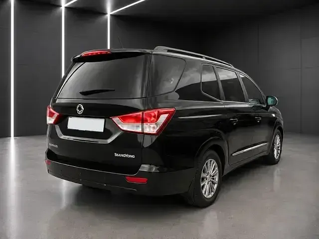 Usado SsangYong Rodius 155 CV (114 kW) 2015 Negro Monovolumen