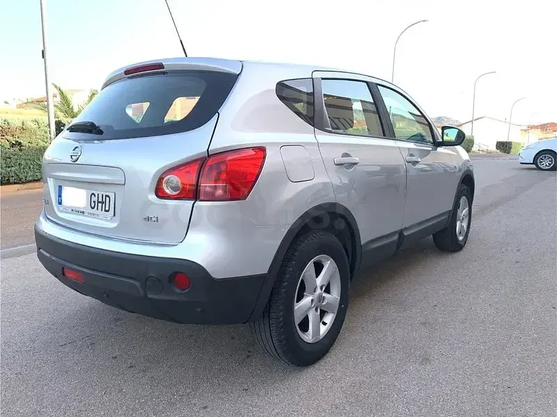 Usado Nissan Qashqai Acenta 106 CV (77 kW) 2008 Gris / plata SUV