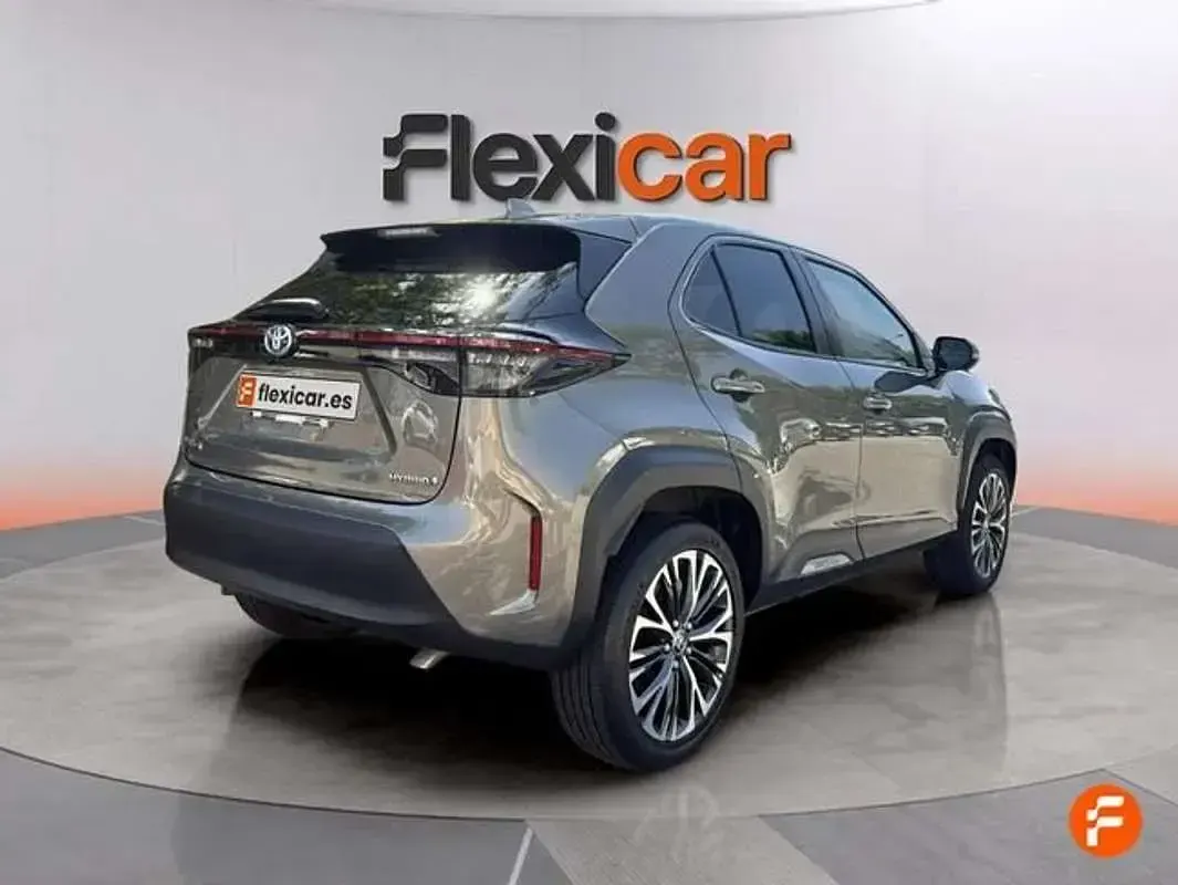 Usado Toyota Yaris Cross Style 116 CV (85 kW) 2022 Gris SUV