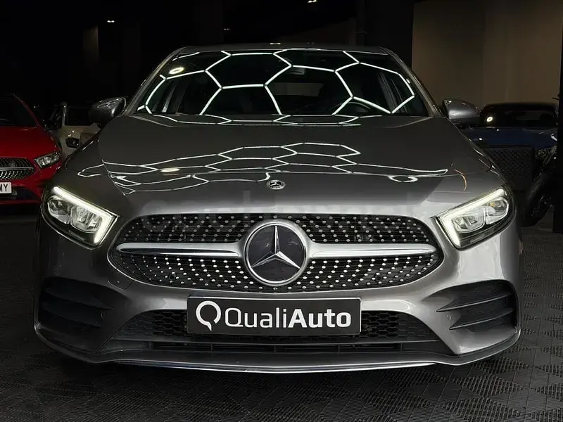 Usado Mercedes A250 218 CV (160 kW) 2023 Gris / plata Berlina