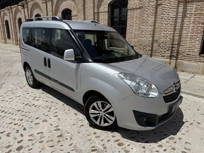 Usado Opel Combo Expression 90 CV (66 kW) 2016 Gris / plata Monovolumen