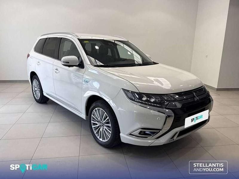 Usado Mitsubishi Outlander P-HEV 224 CV (164 kW) 2020 Blanco SUV