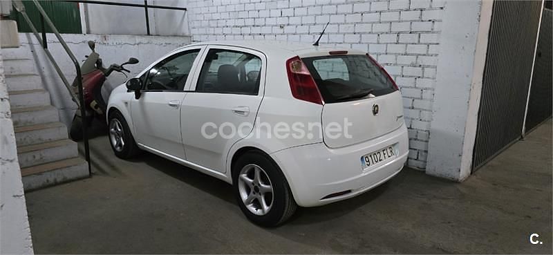 Usado Fiat Grande Punto Active 90 CV (66 kW) 2009 Blanco Utilitario