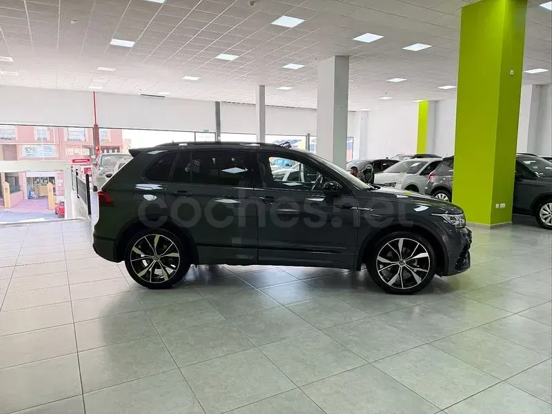 Usado VW Tiguan R-line 150 CV (110 kW) 2024 Gris / plata SUV