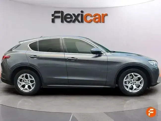 Usado Alfa Romeo Stelvio Executive 160 CV (117 kW) 2019 Verde SUV