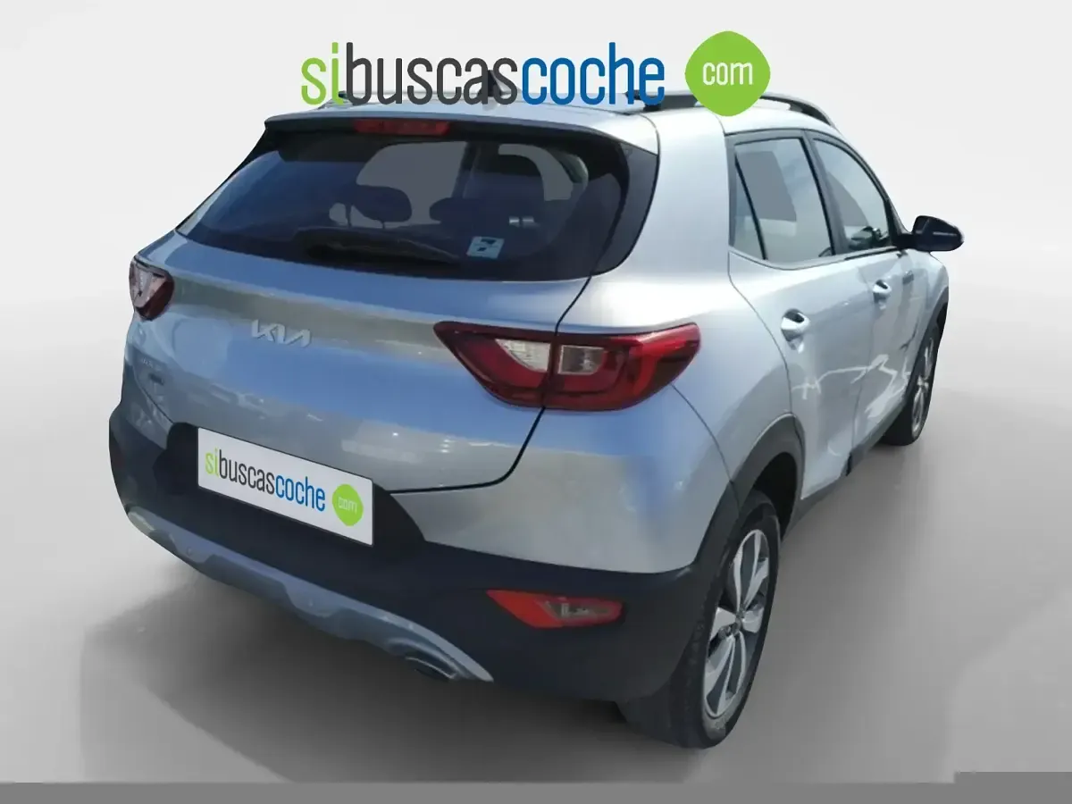Usado Kia Stonic 100 CV (73 kW) 2025 Gris/plata SUV
