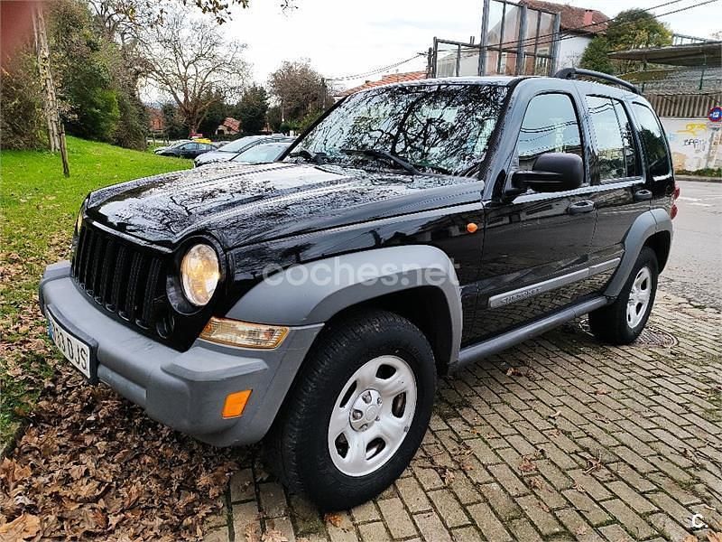 Negro Usado 2005 Jeep Cherokee Sport SUV | 9800 € (Caro) - Imagen 1/4