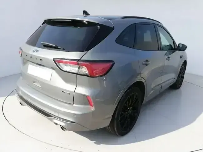 Usado Ford Kuga ST-Line X 225 CV (165 kW) 2023 Gris SUV