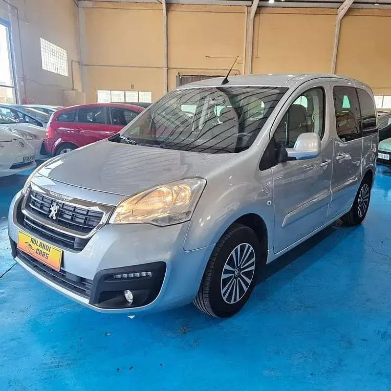 Usado Peugeot TePee Active 99 CV (72 kW) 2017 Gris Van