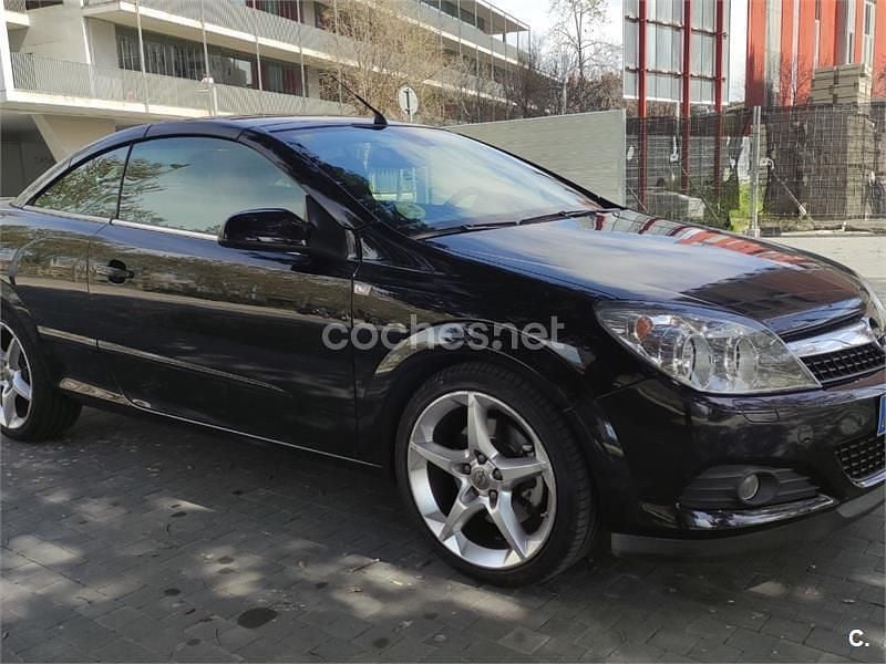 Usado Opel Astra Cabriolet Cosmo 150 HP (110 kW) 2010 Preto Cabrios