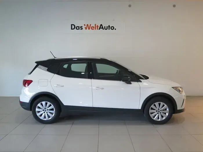 Usado Seat Arona FR 110 CV (80 kW) 2022 Blanco SUV