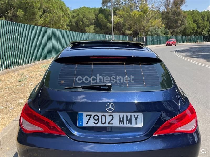 Usado Mercedes CLA220 Shooting Brake 177 CV (130 kW) 2018 Azul Familiar