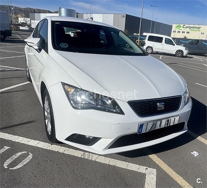 Usado Seat Leon Style 110 CV (80 kW) 2016 Blanco Berlina
