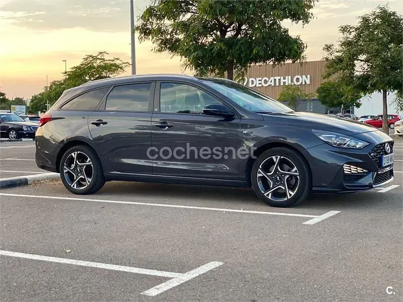 Usado Hyundai i30 N Line 120 CV (88 kW) 2024 Gris / plata Familiar