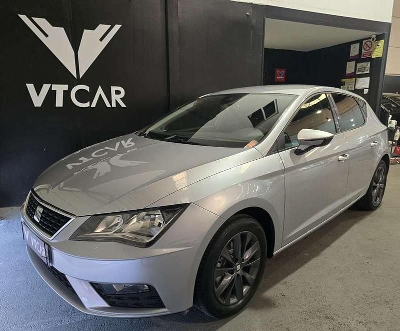 Usado Seat Leon Style 131 CV (96 kW) 2019 Plateado Utilitario