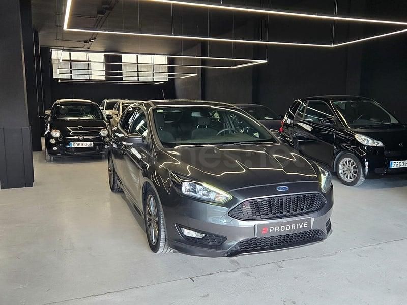 Usado Ford Focus ST-Line 125 CV (91 kW) 2018 Gris / plata Berlina