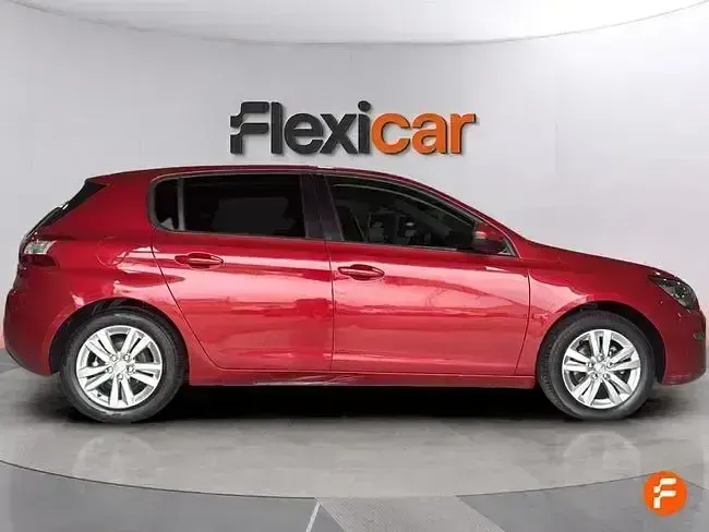 Usado Peugeot 308 Style 110 CV (80 kW) 2016 Rojo