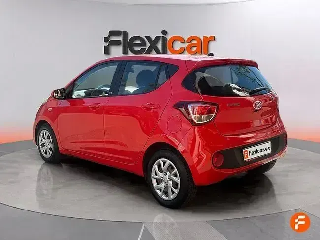 Usado Hyundai i10 66 CV (48 kW) 2019 Rojo Utilitario