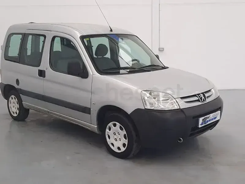 Usado Peugeot Partner Tepee 75 CV (55 kW) 2010 Gris / plata Monovolumen
