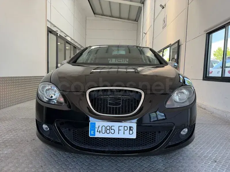 Usado Seat Leon Sport 140 CV (102 kW) 2007 Negro Utilitario