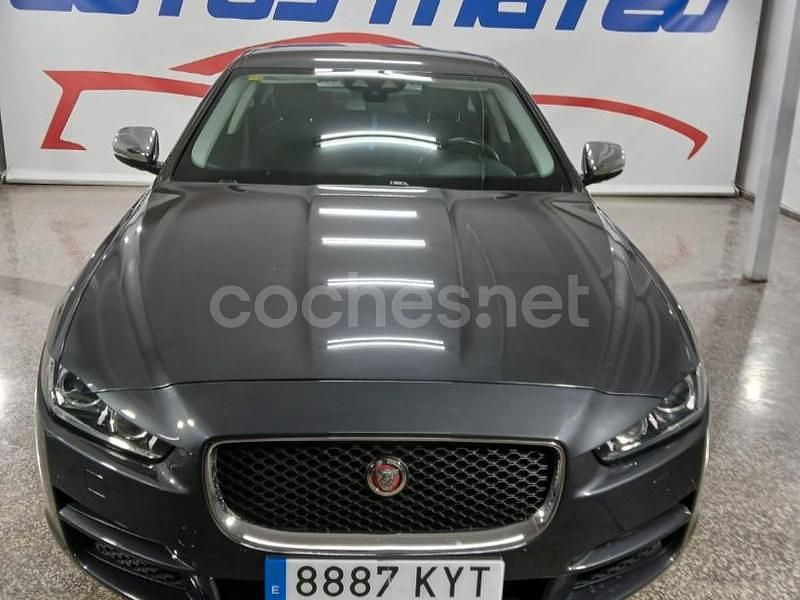 Usado Jaguar XE S 180 CV (132 kW) 2019 Gris / plata Berlina