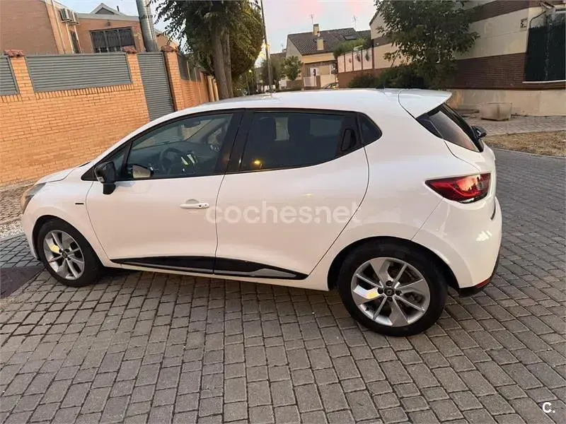 Usado Renault Clio IV LIMITED 90 CV (66 kW) 2016 Blanco Berlina