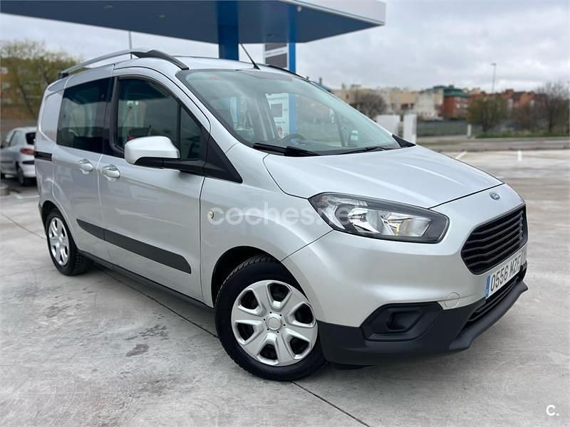 Gris / plata Usado 2019 Ford Tourneo Courier Ambiente Monovolumen | 9000 € (Precio justo) - Imagen 1/4