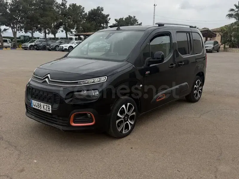 Usado Citroën Berlingo Shine 102 CV (75 kW) 2019 Negro Monovolumen